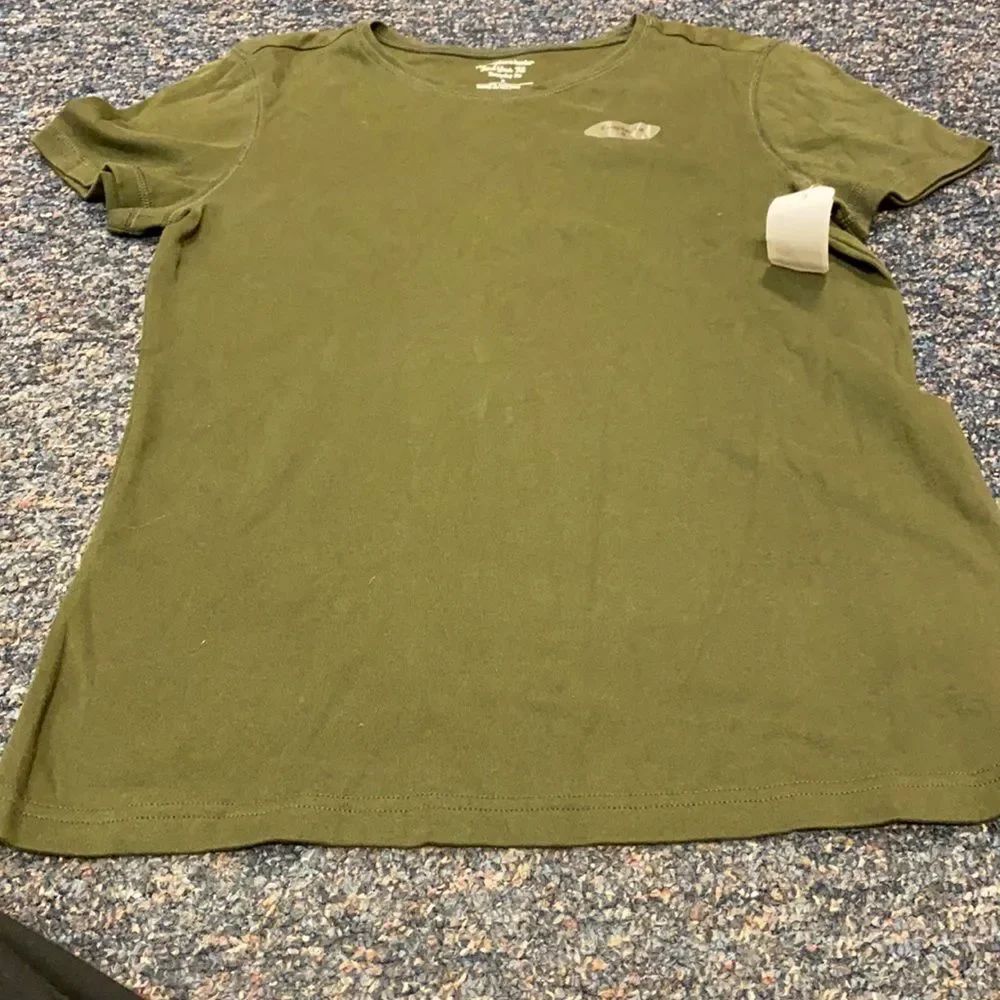 Christopher & Banks green tee sz. S NWT